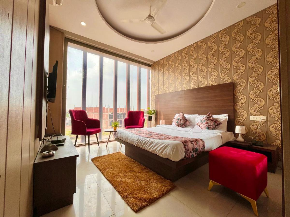Hotel Pearl Grand, Zirakpur - Top Rated & Most Awarded Property In Tricity Chandigarh Exterior photo