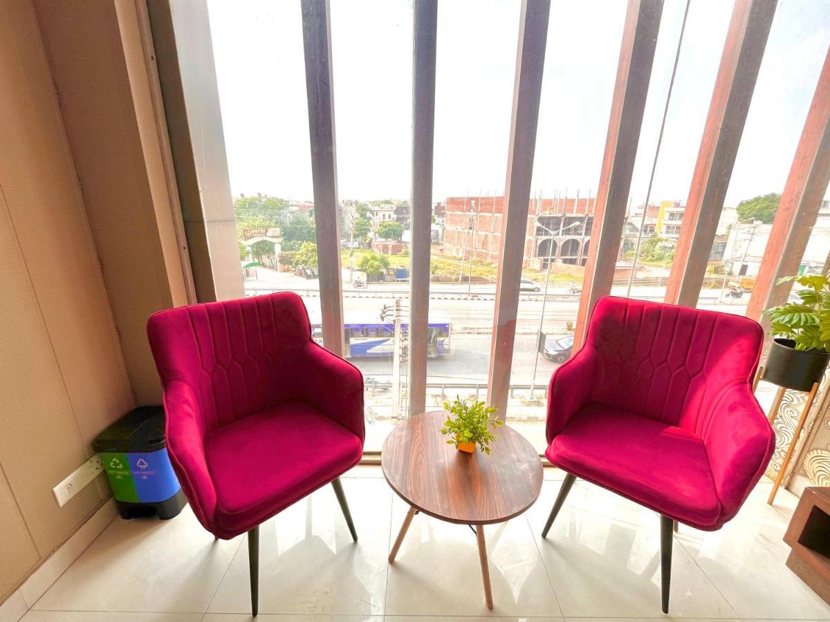 Hotel Pearl Grand, Zirakpur - Top Rated & Most Awarded Property In Tricity Chandigarh Exterior photo