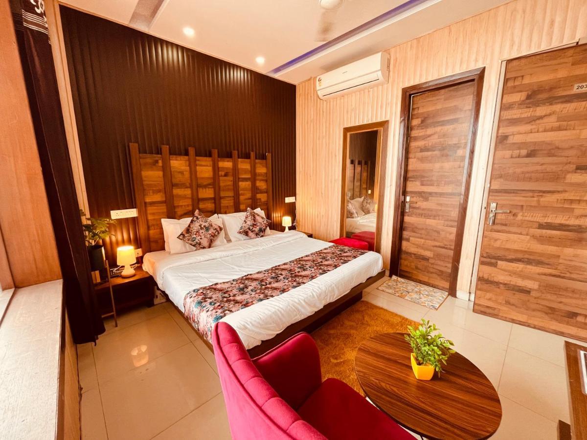 Hotel Pearl Grand, Zirakpur - Top Rated & Most Awarded Property In Tricity Chandigarh Exterior photo